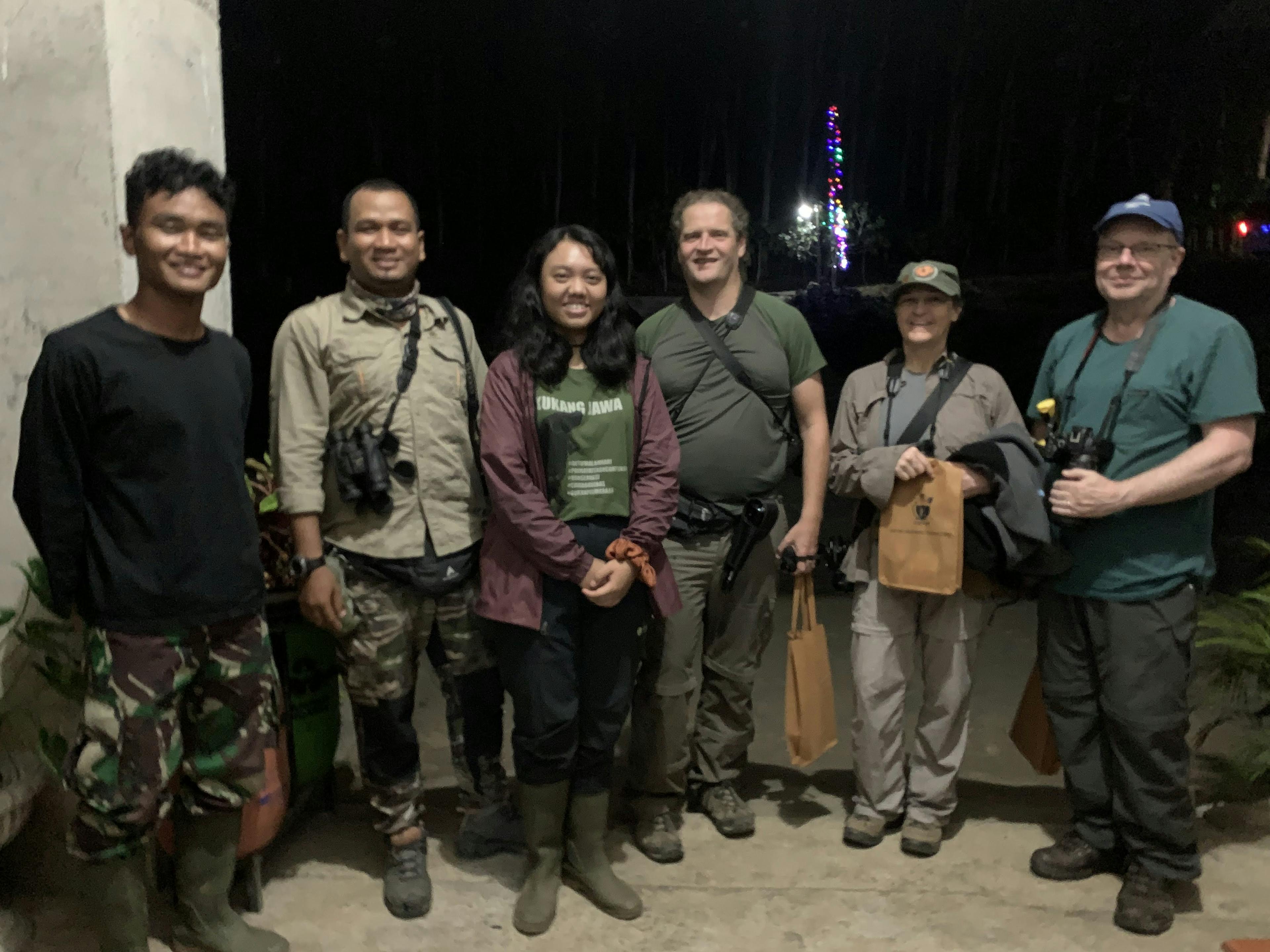 Cover Image for Mengintip Keindahan Malam di Hutan Kemuning: Petualangan Menemui Kukang Jawa